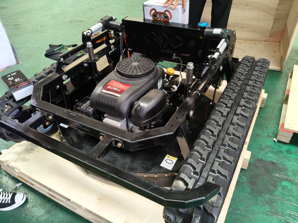 Tank 800 22Hp remote control mower black