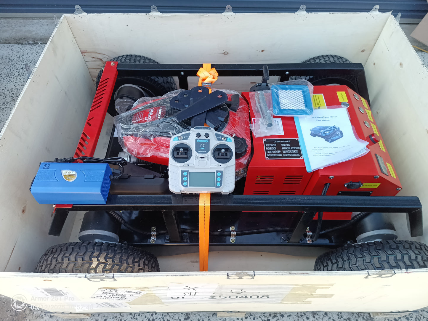 Cyclone 4wd remote controlled lawn mower. What's in the box?