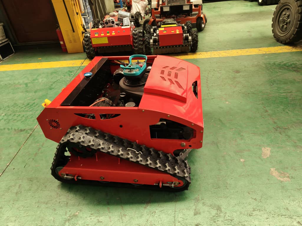 (Remote Control Lawn Mower) - Pitbull: 16-27Hp 800mm Cut 45 Degree Climbing tracked slasher