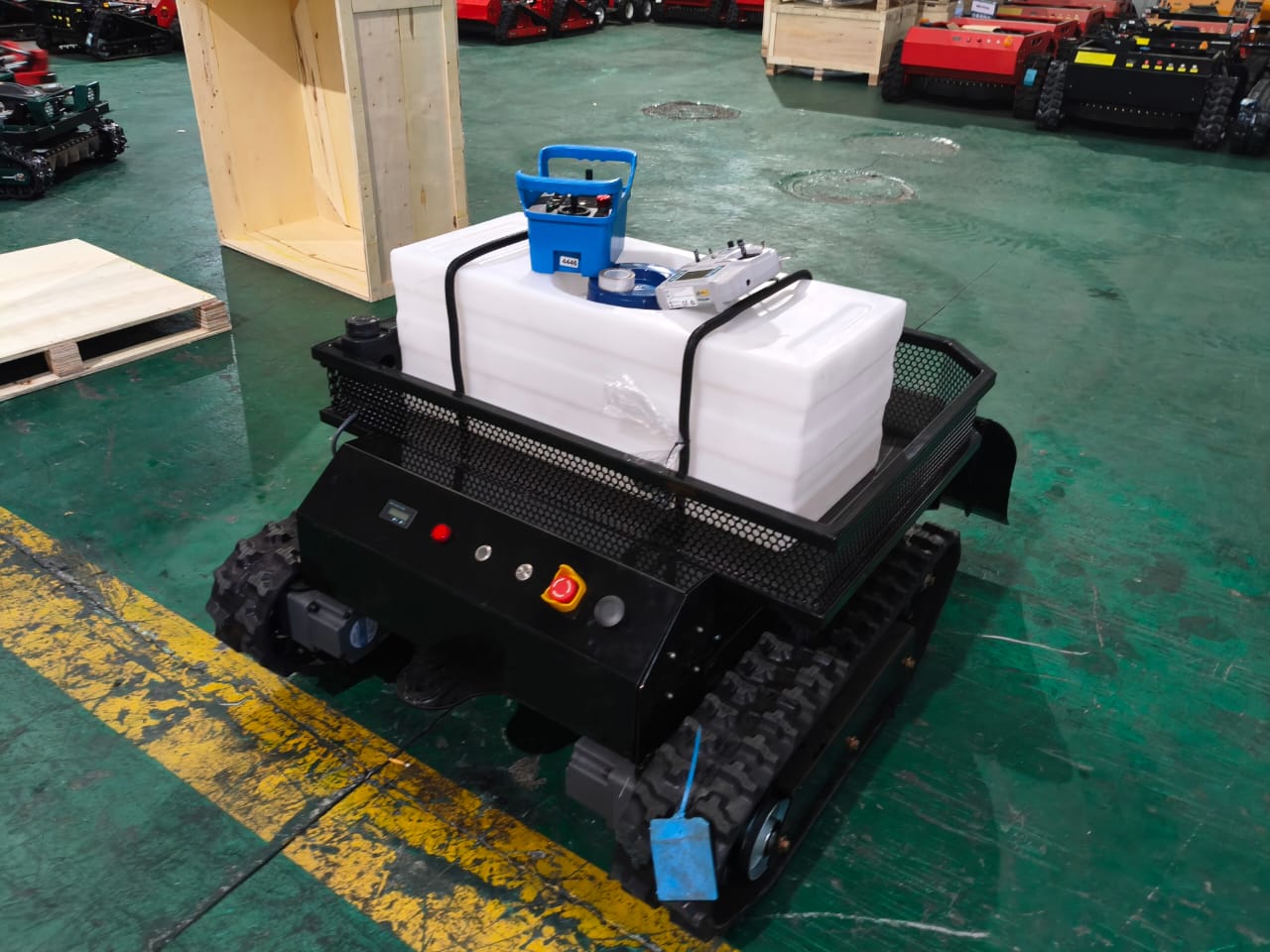 60 litre spray tank and pump on a tank600.