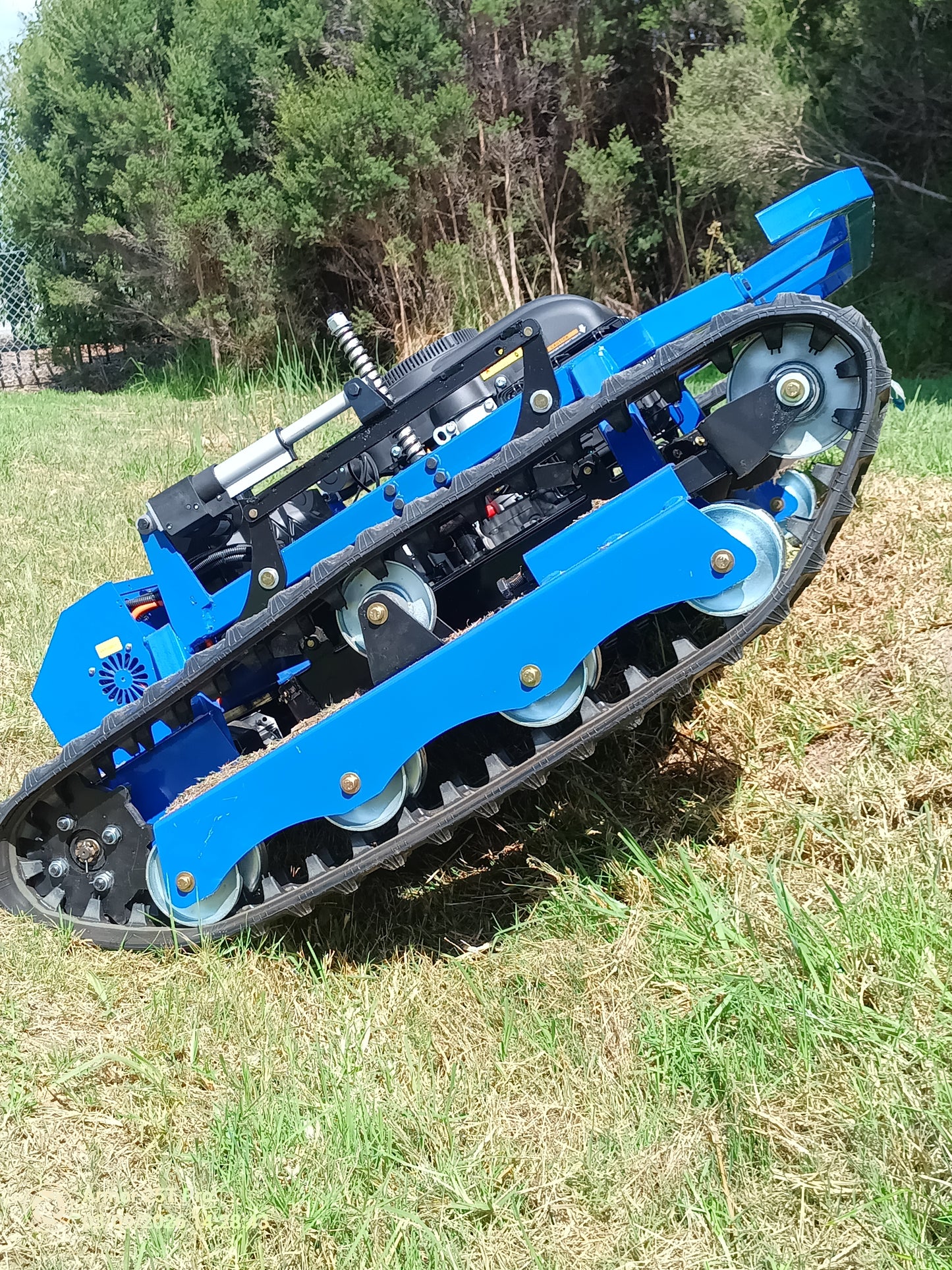 extreme terrain remote control mower Tank800 remote control mower climbs crazy anges
www.rebelmowers.com.au
